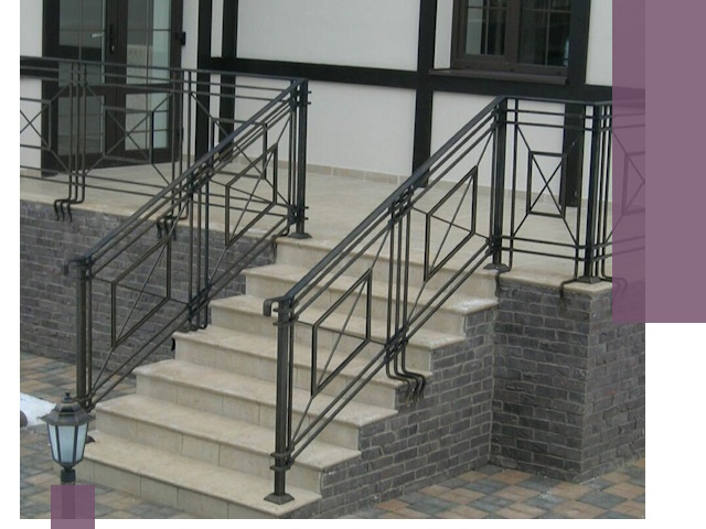 Перила для крыльца в Александрове — монтаж, изготовление и установка