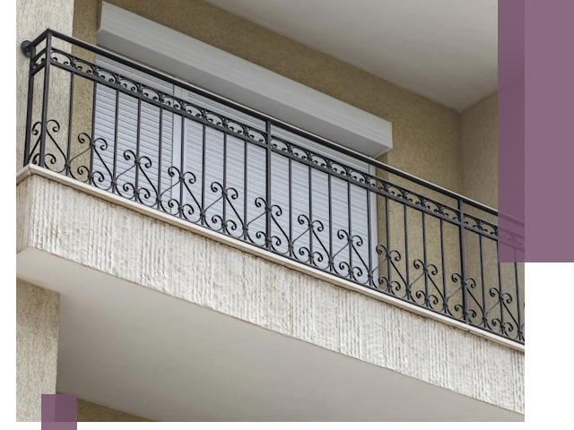 Балконные ограждения из металла и стекла в Александрове для домов