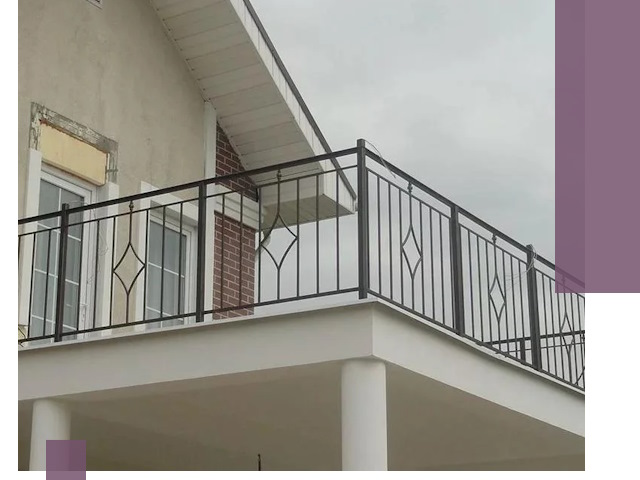 Изготовление балконных ограждений в Александрове из металла и стекла